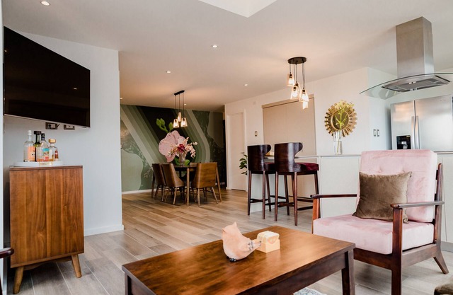 Experience Unparalleled Luxury in Zona 10 Premier Condo. Zona Viva!
