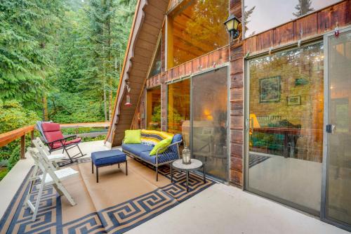 Explore Mt St Helens A-Frame Chalet with Deck!