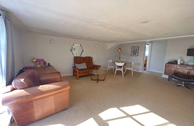 Extremely spacious apartment with amenities