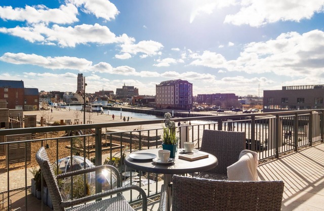 Exzellentes Ferienapartment mit Dachterrasse und Strandkorb im Hafen von Wismar