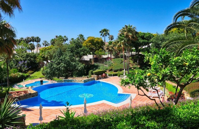 Fabulous Apartment in 'Elviria Hills' with Sea View, Shared Pool & Wi-Fi