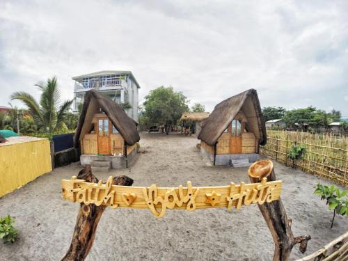 Faith Bay - Beach Front Hut