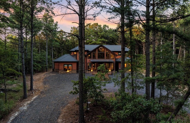 Fall Getaway for 17 | Hot Tub Fire Pit for S'mores