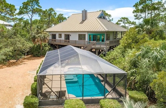 Fall Special! Canal Front, small dog ok, dock, screened private pool!