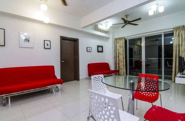 Family 2BR Apartment At Regalia Residence, 5 minutes to subway