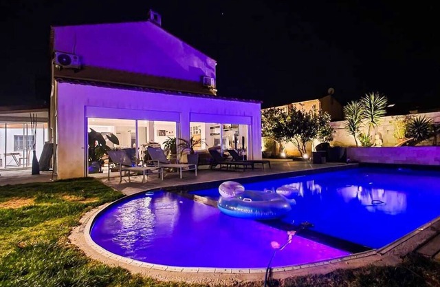 Family villa with large pool, terrace, barbecue close to beaches