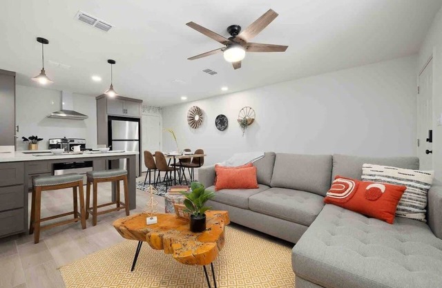 Family-Friendly Apartment in the Heart of Edinburg!