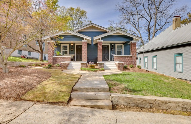 Family-Friendly Bungalow: 1 Block to Avondale!