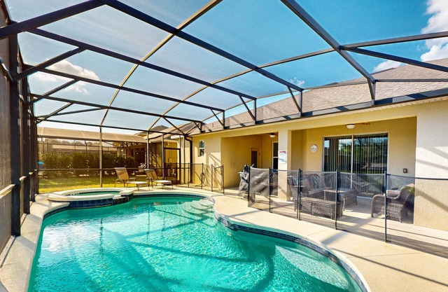 Family-Friendly Home w/Private Pool Spa, Game Room, WiFi & AC - Dogs OK