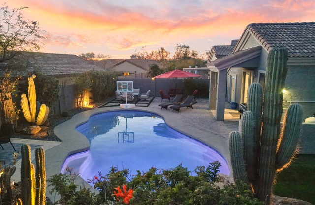 Family Friendly Retreat - Heated Pool - Pets ok!