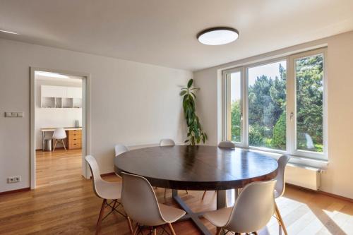 Family Friendly Spacious Two Floor B&B Prague