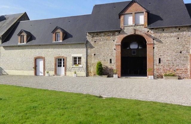 Family-Friendly Stone Farmhouse with Garden near Utah Beach