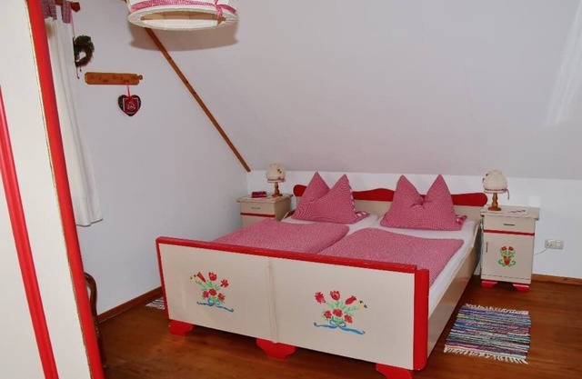 Family-friendly vacation home with 2 separate apartments. Bedrooms