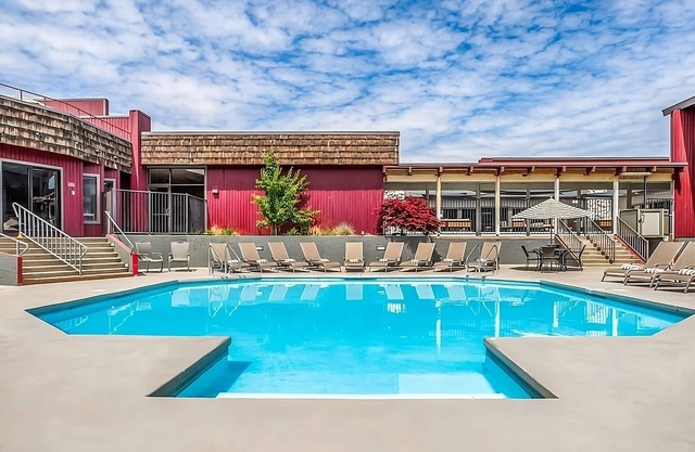 Family Fun at Gesa Carousel of Dreams! Pet-friendly Property! w/Pool, Parking!