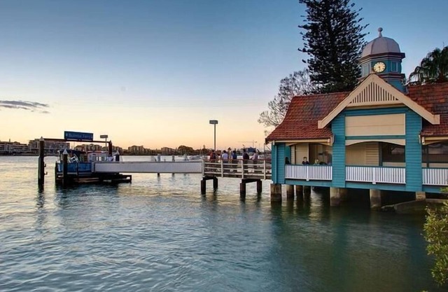 Family Home in Balmoral - Family Stays