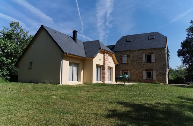 Family house with swimming pool: the haven of peace