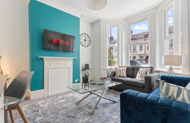 Family London Luxe House with 4 Bedrooms