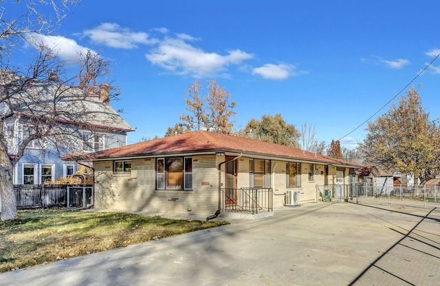 Family/Pet Friendly, near Boulder, space for RV Parking, central neighborhood!
