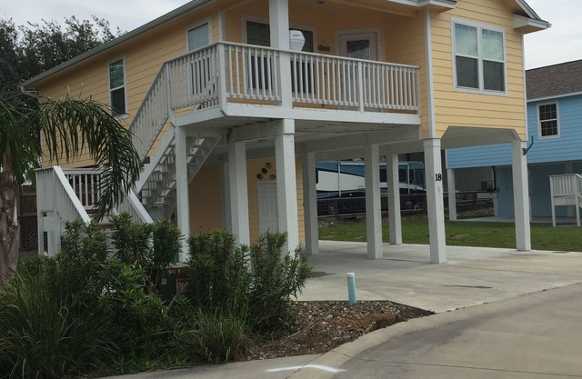 Fantastic 2 bedroom 2 bath condo!