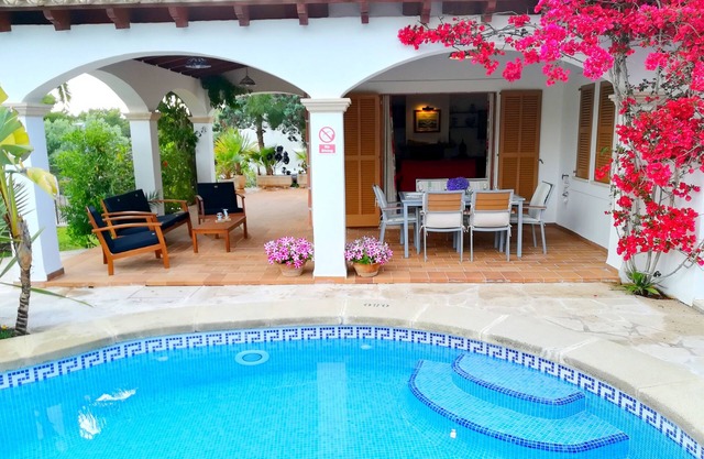 Fantastic 3 bedroom villa with pool, 1minute walk from beach in Cala D'Or.
