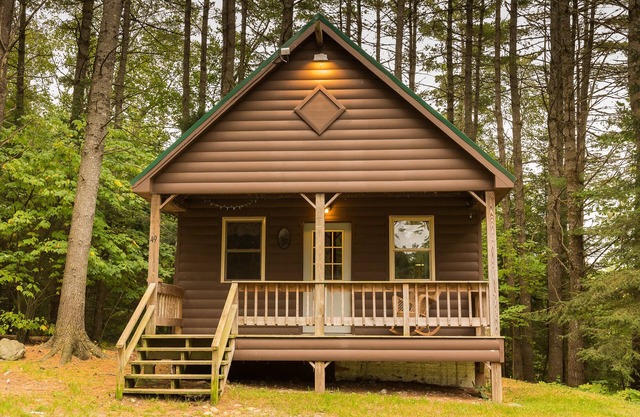 Fantastic 4 Season Cabin across from the Kennebec River