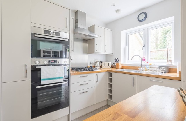 Fantastic 4Bed Detached Home - Idyllic Village