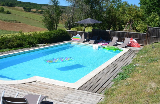 Fantastic barn conversion near Cordes sur Ciel with 4 bedrooms and pool