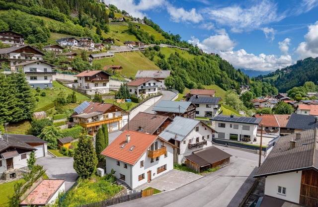 Fantastic chalet with sauna, 130m to the ski bus