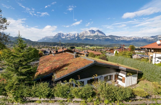 Fantastic mountain view chalet, 10 min to Kitzbühel, ski in ski out, 8 persons