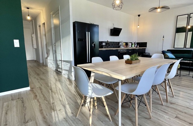 Fantastic stay in T5/center/near the beach/9 pax/Place Catalogne😍