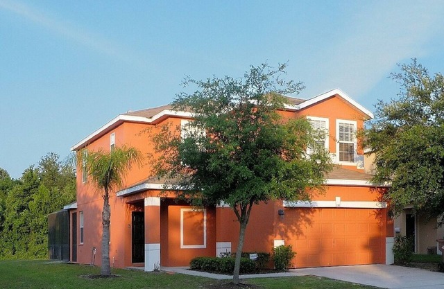 Fantastic villa, 12 mins to Disney with private pool, wi-fi, games room.