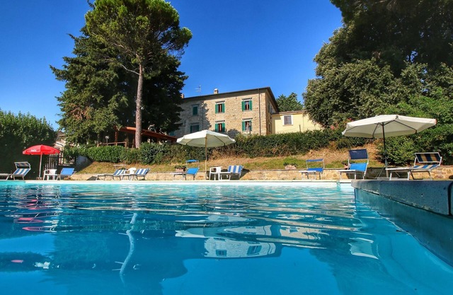 Farmhouse Bliss With Pool, Wine and Tails