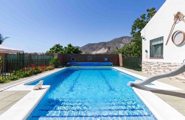 Farmhouse with garden, pool and barbecue