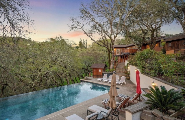 Farpoint: Heated Infinity Pool, Mountain Views