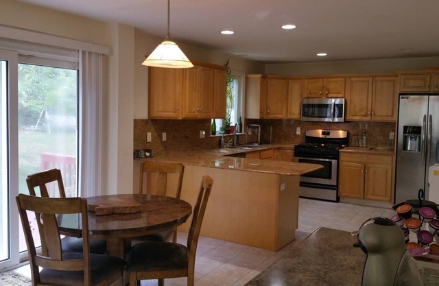 Feel at Home in spacious 3B-2.5Ba -Mall/MBTA/Park