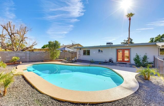 Fenced Pool & Yard! Glendale Family Home
