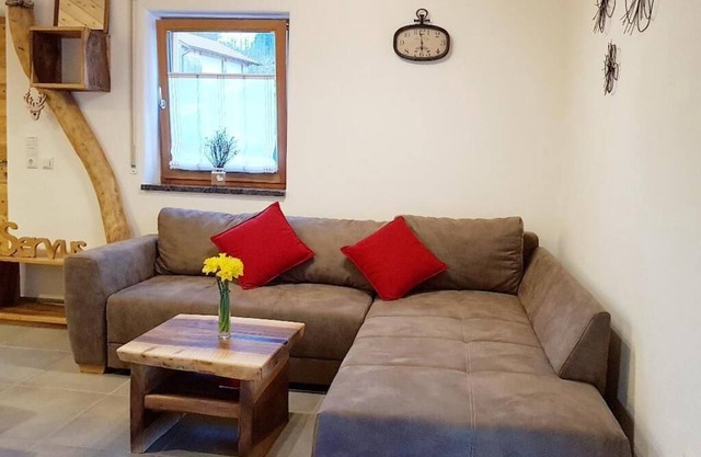 Feriendomizil mit Zirbenholz gestaltet. Sauna und großzügige Terrasse.