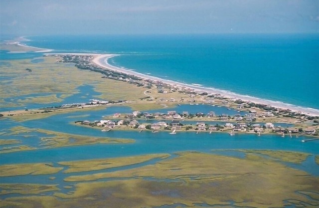 Figure Eight Island/Gorgeous Sunsets Overlooking Sound With Deep Water Dock