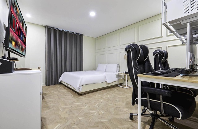 FILM37.2HOTEL