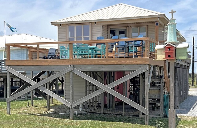 Fin and Bridge - Beachfront - Island Realty