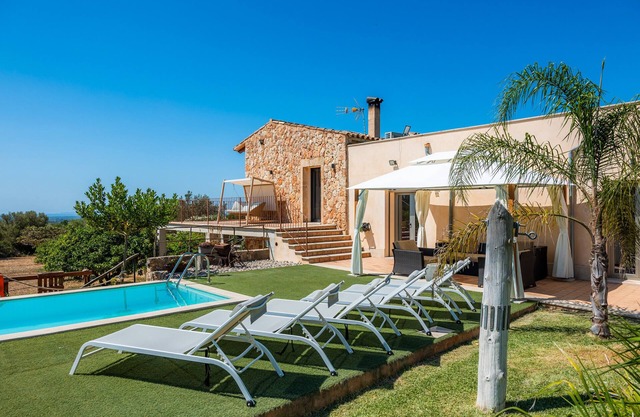 Finca Monserrat, ideal for families with swimming pool