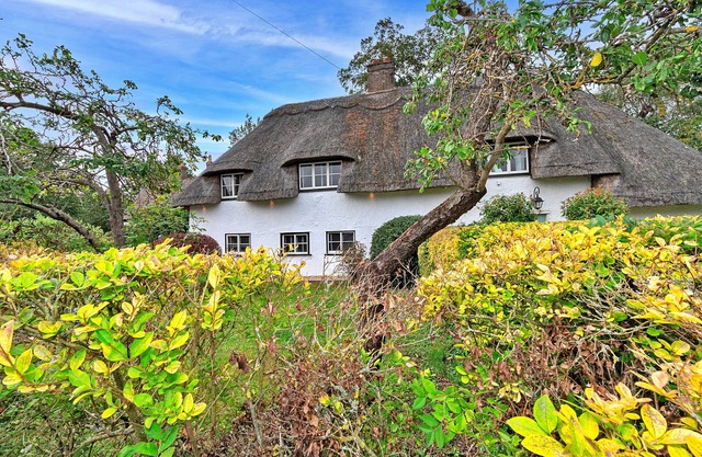 Finest Retreats | Chocolate Box Cottage
