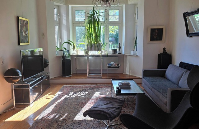 First floor apartment in a sandstone house (villa) with beautiful garden.