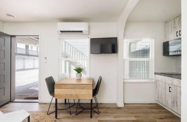 First Floor King Suite (101)