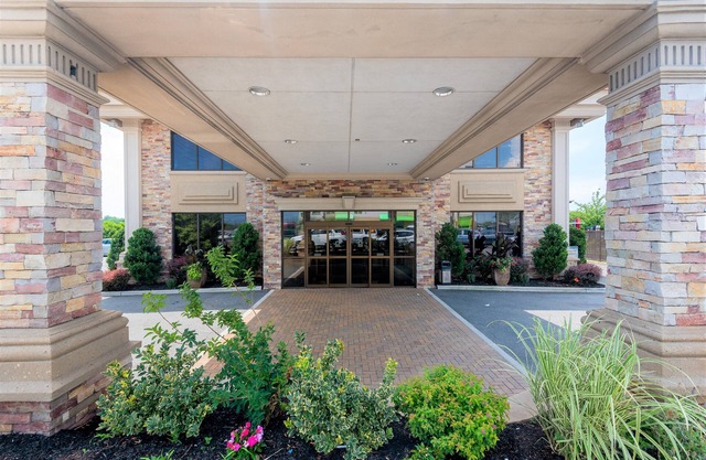 Five Towns Inn - JFK Airport