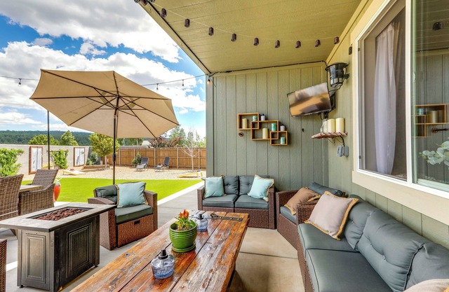 Flagstaff Home w/Backyard Oasis: 38 Mi to Sedona!