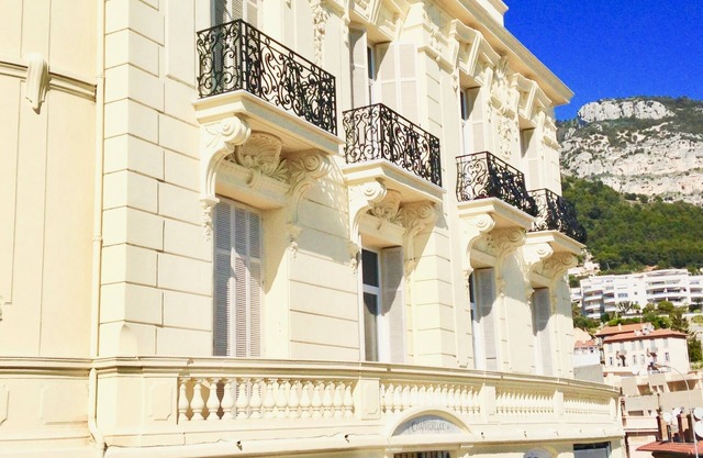 Flat in Beausoleil, Monaco for 2-4 people with sea view terrace & paying parking