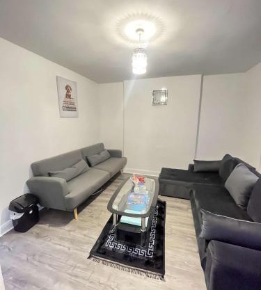 Flat in shepherd's bush