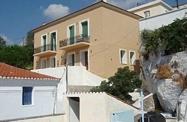 Flat in Stenies near capital of Andros, Greece, amazing views of village and sea