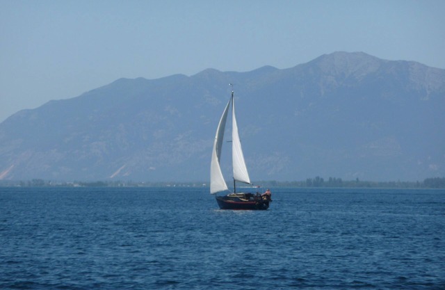 FLATHEAD 'On The Lake' Custom Log Cabin…. Reserve for your Montana Adventure!